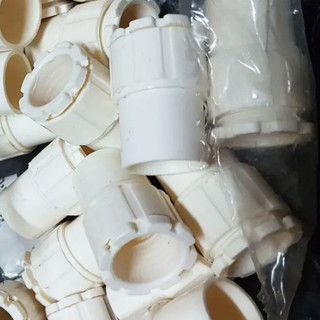 คอนเนคเตอร์ ข้อต่อเข้ากล่อง PVC สีขาว 16มิล คอนเนคเตอร์ ข้อต่อเข้ากล่อง สีขาว PVC 100ชิ้น 16มม. connector white เชื่อมต่