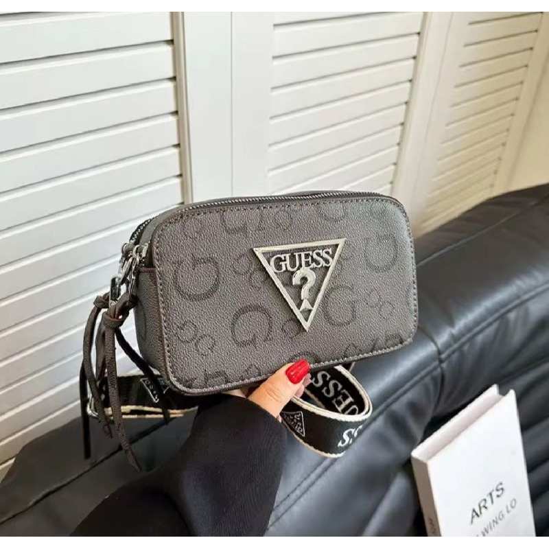 E23 กระเป๋าสะพายข้างขนาดพอดี