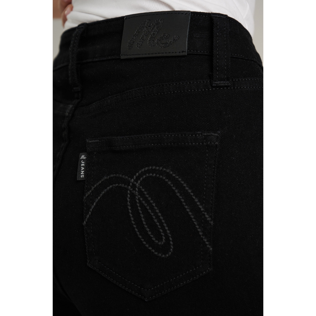 McJeans กางเกงยีนส์ผู้หญิงขาตรง เอวกลาง สีดำฟอกเข้ม MFIP230 - รูปที่ 4