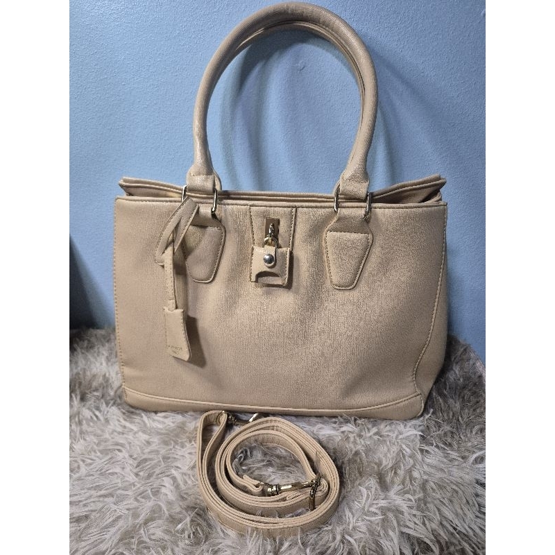 กระเป๋าถือและสะพายข้างAltrose no.9 (หนังสีครีม)มือสอง Size:13