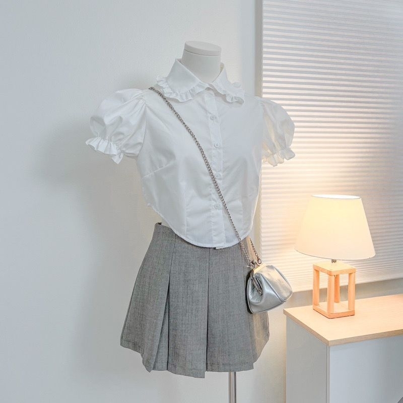 เสื้อเชิ้ตครอปขาวคอบัวระบายแขนตุ๊กตา แบรนด์ rika