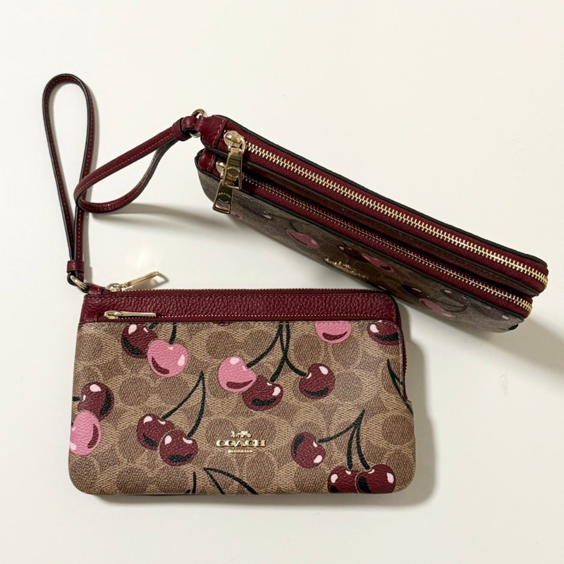 พร้อมส่ง✨✨คอลเลคชั่นใหม่ 2024[ผ่อน 0%]COACH  DOUBLE ZIP WALLET #กระเป๋าคล้องมือ#กระเป๋าสตางค์