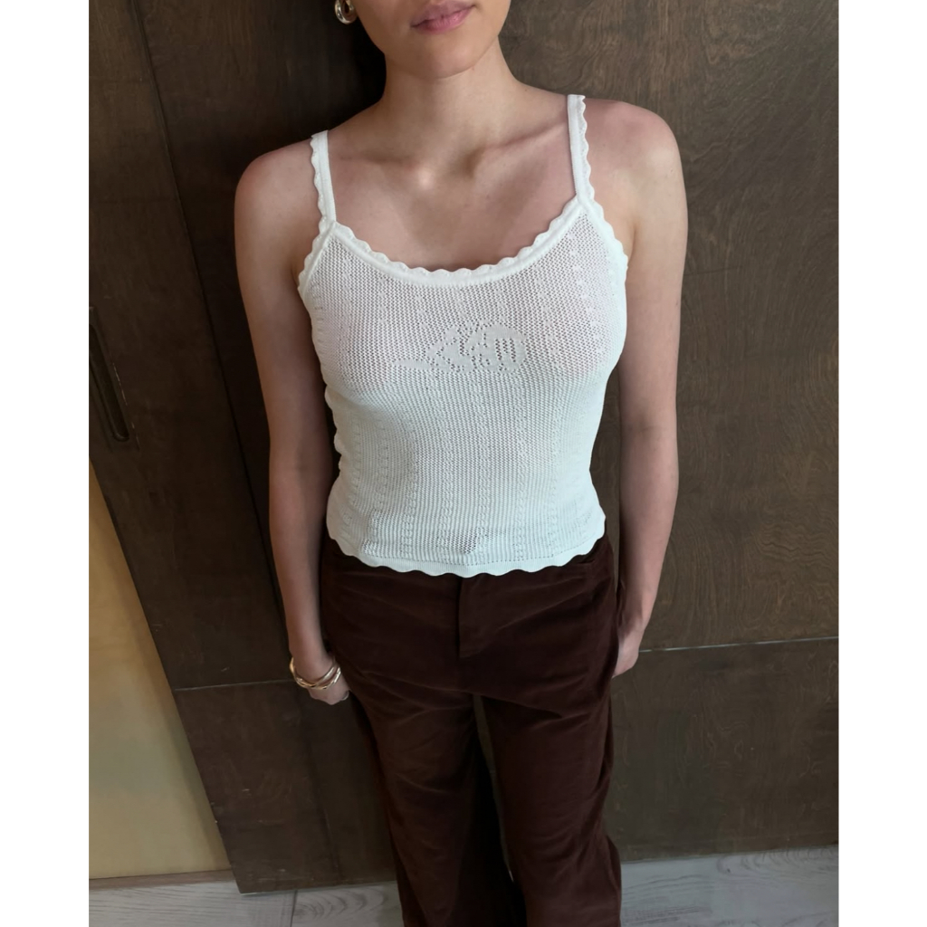 เสื้อสายเดี่ยวผ้านิตทอลายดอกกุหลาบ Rush Official Knitted Rosette Cami Tank Top ดีเทลขอบ wavy *พร้อมส่ง