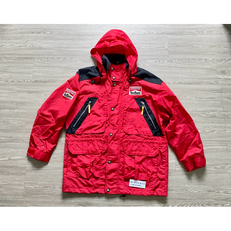 Vintage Marlboro jacket ขนาด 2XL อก26 ยาว31 นิ้ว ผ้าร่มไม่หนา ไม่บาง กำลังดี ไม่ขาดรู มีรอยเปื้อนบ้า