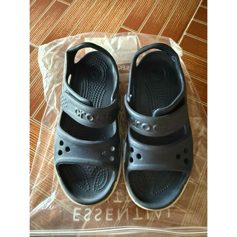 ร้องเท้าเด็กผู้ชายcrocsของแท้