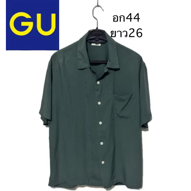 G72 มือสองมีตำหนิ รูกระดุมตรงคอ นี้เป็นเสื้อเชิ้ตคอเปิดจาก GU เสื้อ GU เสื้อ จียู สีเขียว จี.ยู.