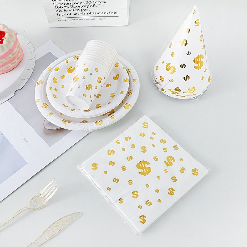 จานกระดาษ แก้วกระดาษบนโต๊ะอาหาร จานดอลล่า Paper plates, paper cups on the dining table, dollar plate