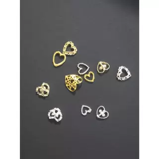 G2.หัวใจสีทอง และหัวใจสีเงิน ขนาดเล็ก และกลาง สำหรับตกแต่งเล็บ หนึ่งถุุงมี 10 ตัวต่อแบบ [J]