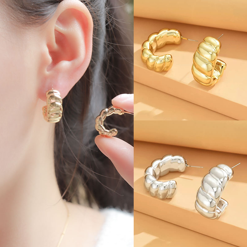 ขายดี ต่างหูทอง earring ต่างหูห่วง รูปตัว C รูปร่างที่ผิดปกติ ตุ้มหูห่วง หรูหรา jewelry accessories สําหรับผู้หญิง 92.5%