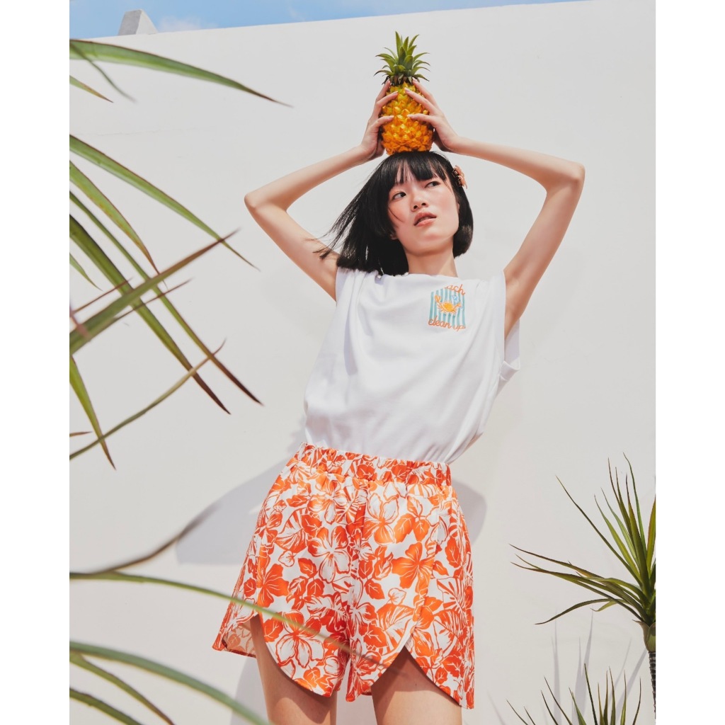 UPTOYOU เสื้อยืดแขนสั้นผู้หญิง Woman T-shirt with embroidered in Orange