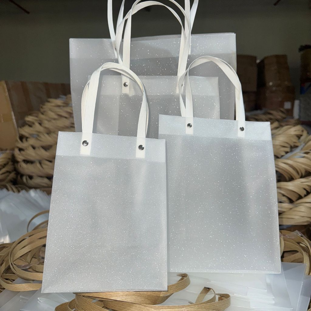 ✨ถุงช้อปปิ้งPPแวววาว หูหิ้วถัก+หมุดสปาร์คเกิล หลายขนาด แข็งแรง งานแต่ง-ของขวัญ ✅พร้อมส่ง