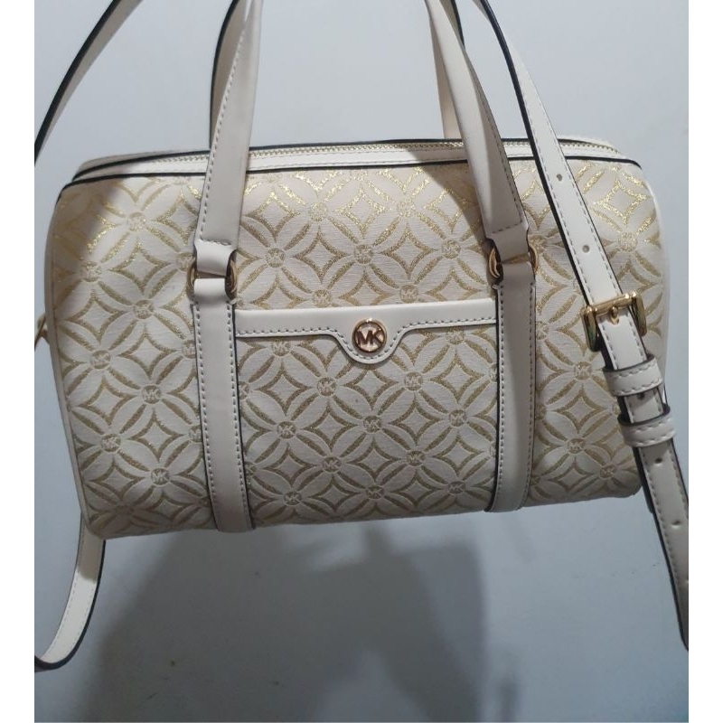กระเป๋าmk มือ2ทรงหมอนสีขาว11นิ้ว