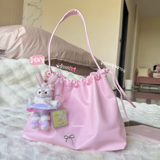 Chaichaishop💕พร้อมส่งครบสี✔𝑨𝒍𝒊𝒄𝒆 𝒃𝒂𝒈 กระเป๋าสะพาย✨ใส่ไอแพดได้✨ใบใหญ่ ทรงเกี๊ยว อะไหล่โบว์ น่ารักมาก จุได้เยอะ