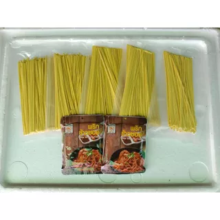 ชุดข้าวซอย ชุดพร้อมทำมีเส้นให้ ทำง่ายสะดวกอร่อย 120 บาท สำหรับ 8-10 ที่