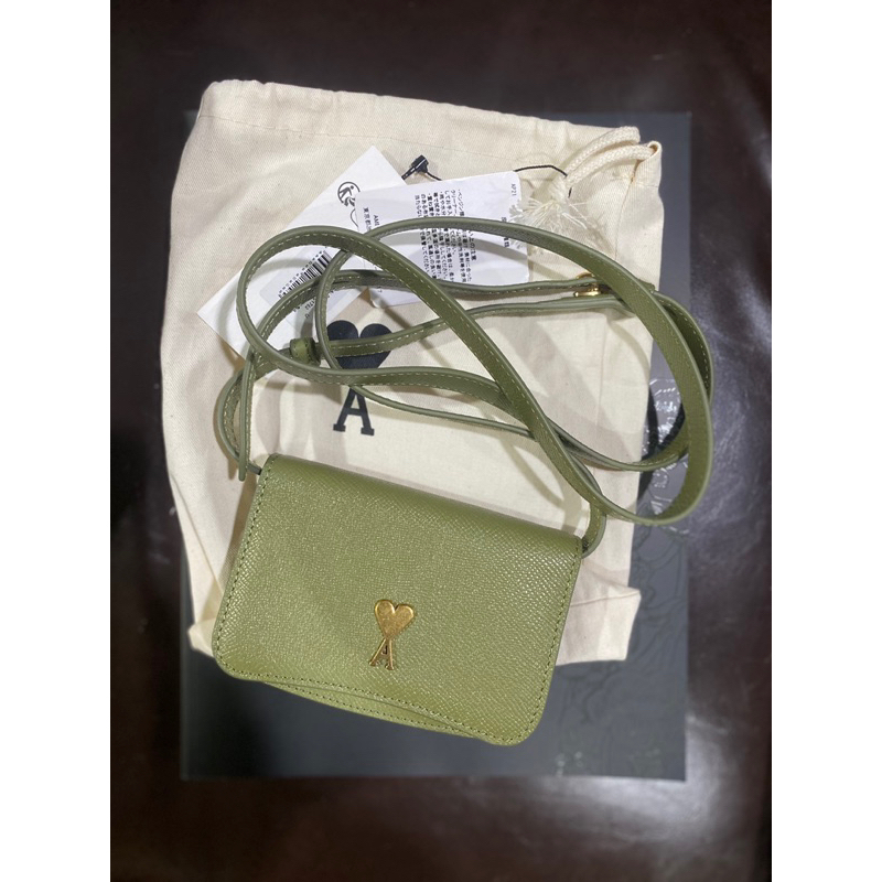 กระเป๋า AMI PARIS STRAP CARD HOLDER