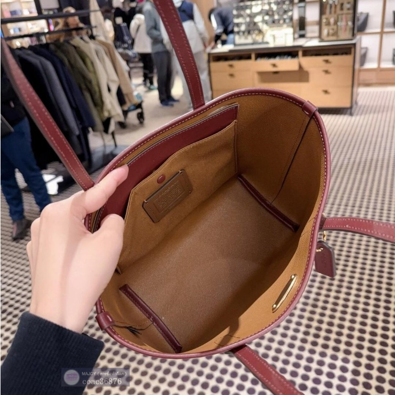 แท้💯% outlet City 23 Tote กระเป๋าโท้ตใบเล็กสำหรับผู้หญิง กระเป๋าสะพายไหล่เล็ก กระเป๋าช้อปปิ้ง