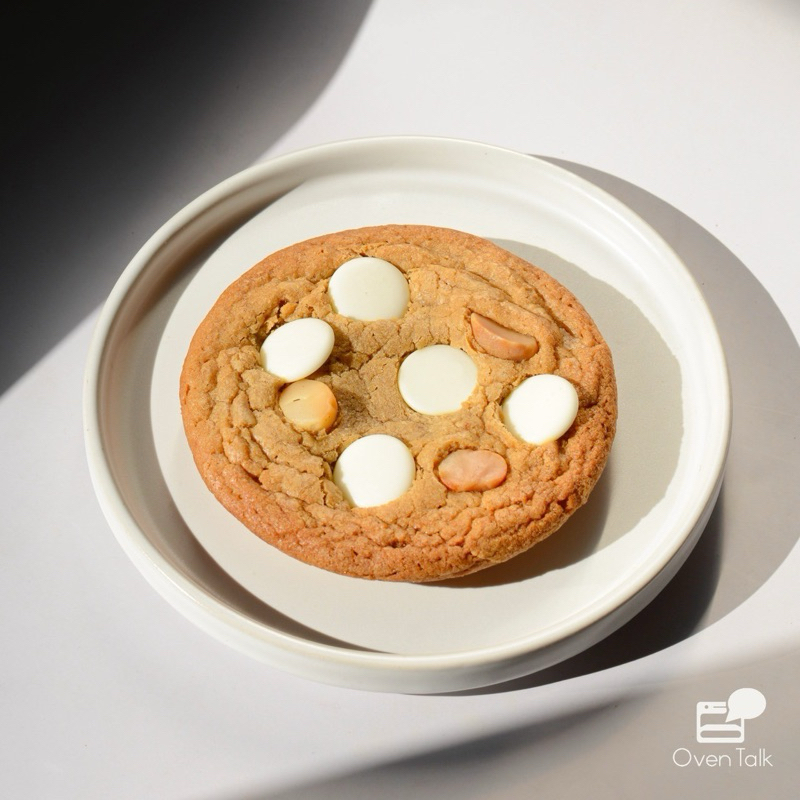 Soft Cookie รส White Chocolate Macadamia ชิ้นใหญ่เท่าฝ่ามือ | Oven Talk