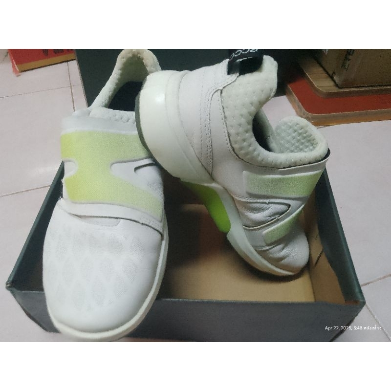 รองเท้า ecco ผู้ชาย ขนาด 41 มือสองสภาพใหม่ แท้ 100 %