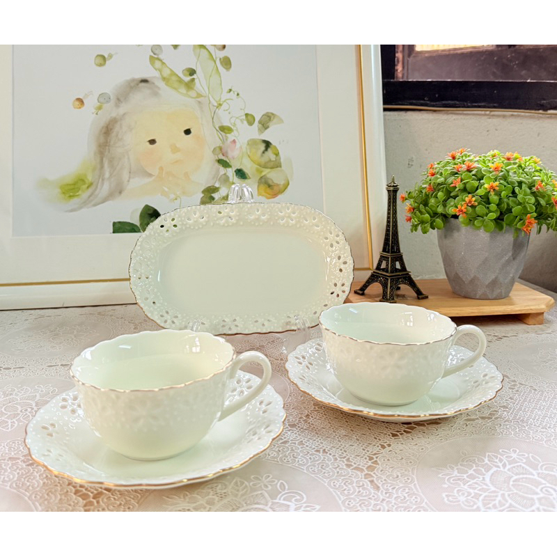 Adam & Eve ชุดชา/กาแฟเซรามิคสีขาวงาช้าง ขอบทอง แก้วแต่งลายนูน จานรองของฉลุสวย 2 ชุด + จานทรงรีขอบฉลุ