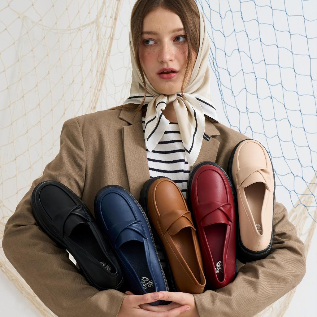 Mellowco รองเท้าโลเฟอร์วีแกนคาดหน้าทวิสต์ Loafer รุ่น Call Me Iris M1-D5001