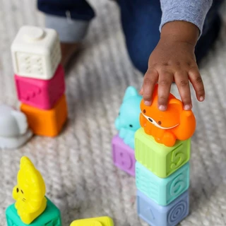 Infantino : Super Soft Stackables Activity Playset - เซตของเล่นซิลิโคนเสริมพัฒนาการ BPA free