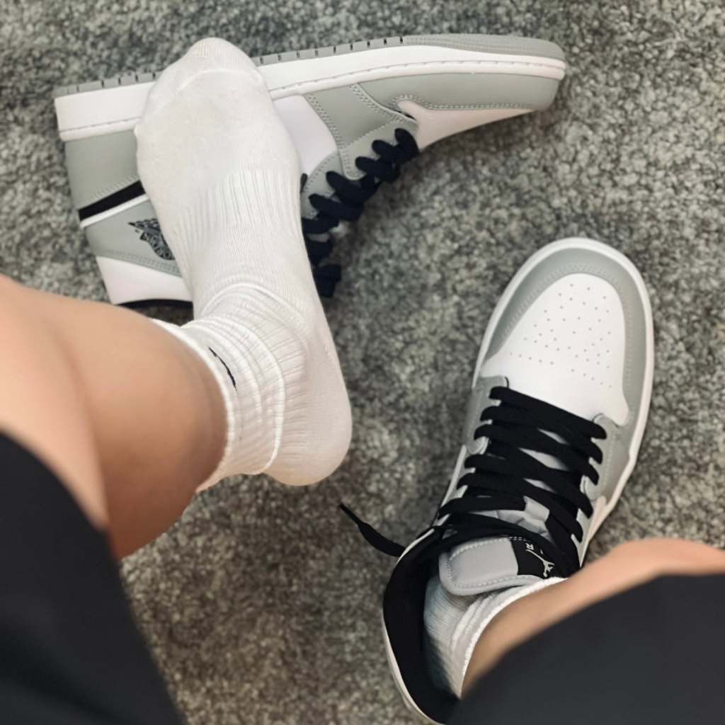 ไนกี้ รองเท้าวิ่ง Nike รองเท้า Air Jordon 1 Low Light “Smoke Grey” รองเท้ากีฬาชายและหญิง รองเท้าผ้าใบ ของแท้ 💯%