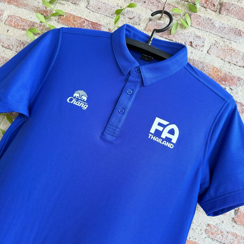 FA THAILAND เสื้อโปโลแขนสั้น พร้อมโลโก้ อกซ้าย-ขวา FA THAILAND - เบียร์ช้าง ใส่สบาย ระบายอกากาศได้ดี