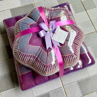 ของรับไหว้ชุดหมอนฟักทอง+เบาะนั่งเล็ก+ผ้าซิ่น/ผ้าข้าวม้า/ผ้าขนหนูราคาส่ง110.-ราคารวมโบว์/ซีนพลาสติกมีบริการป้ายชื่อห้อย