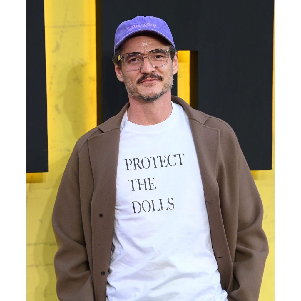 เสื้อยืด Protect The Dolls [USA Import] Troye Sivan / Pedro Pascal