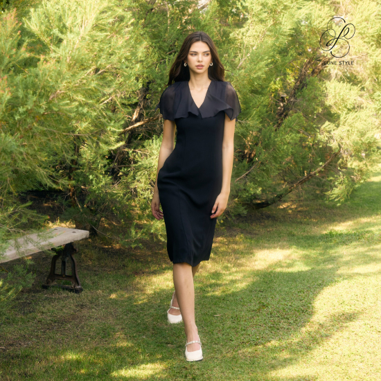 Jeune Style Black Organza V-neck Long Dress เดรสแขนกุดสีดำแต้งชิ้นระบายผ้าออแกนซ่า ทรงเอ JS24CA11