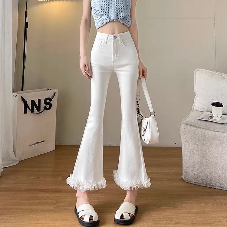 (พร้อมส่ง)รุ่น (Bootcut)กางเกงยีนส์ขายาวสีขาว เอวสูง ทรงขาม้า ทรงสวย แต่งปลายขาพองๆ สไตล์เกาหลี