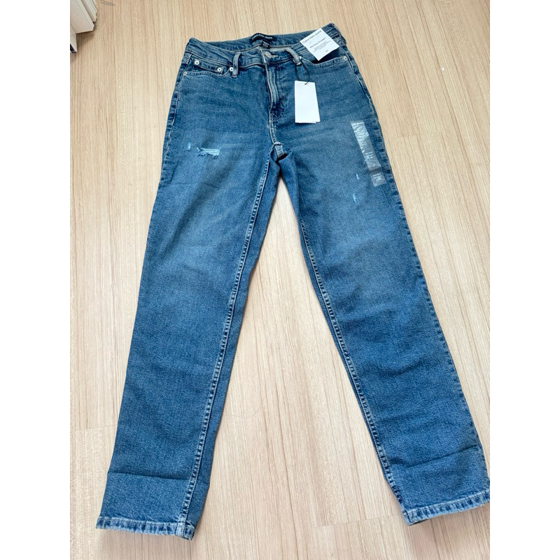 Calvin Klein Mid Rise Straight  📌 เอว 28 สะโพก36