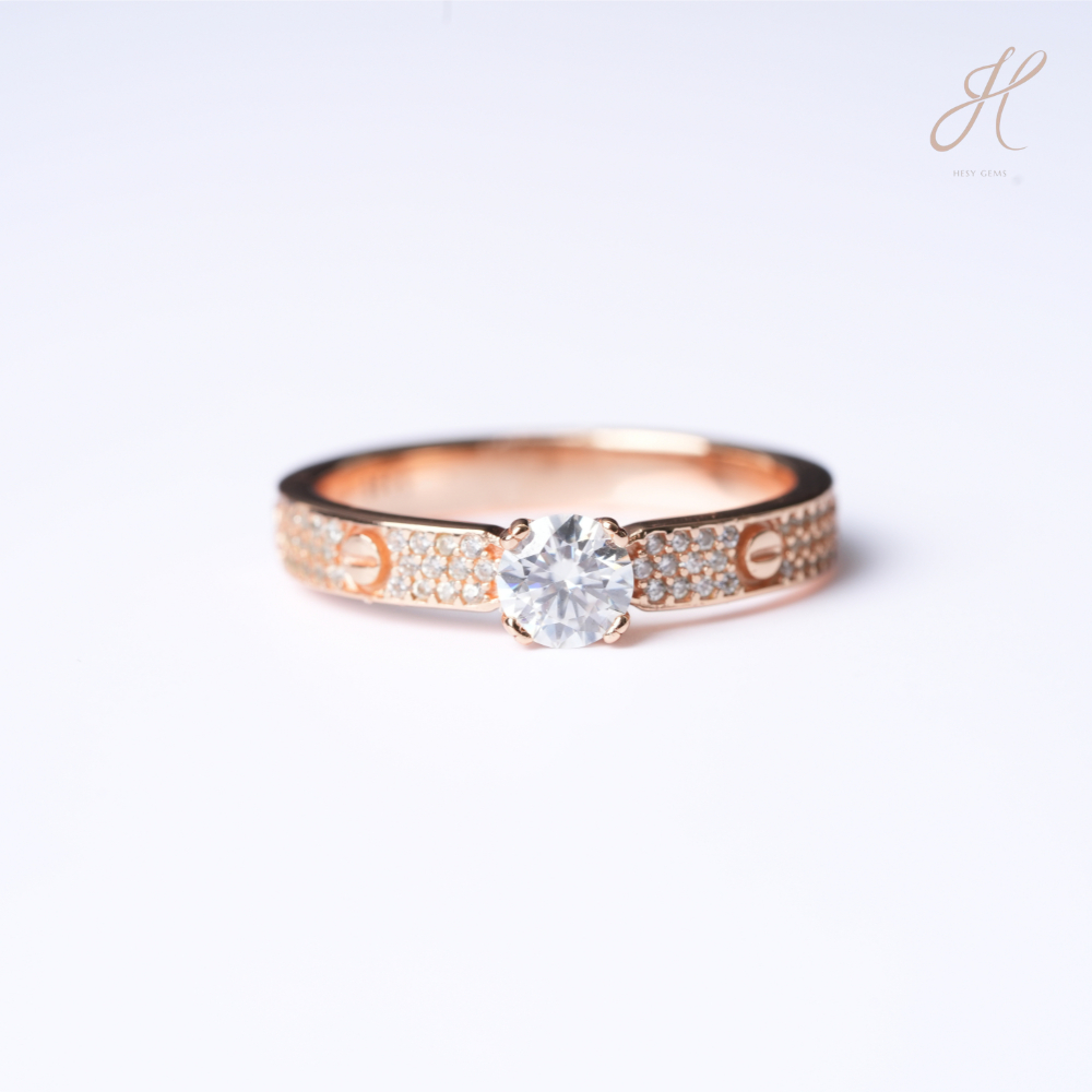 แหวนกลม Moissanite Love 0.50ct | ชุบ Rose Gold  0.50ct Round Moissanite Love Ring in Rose Gold
