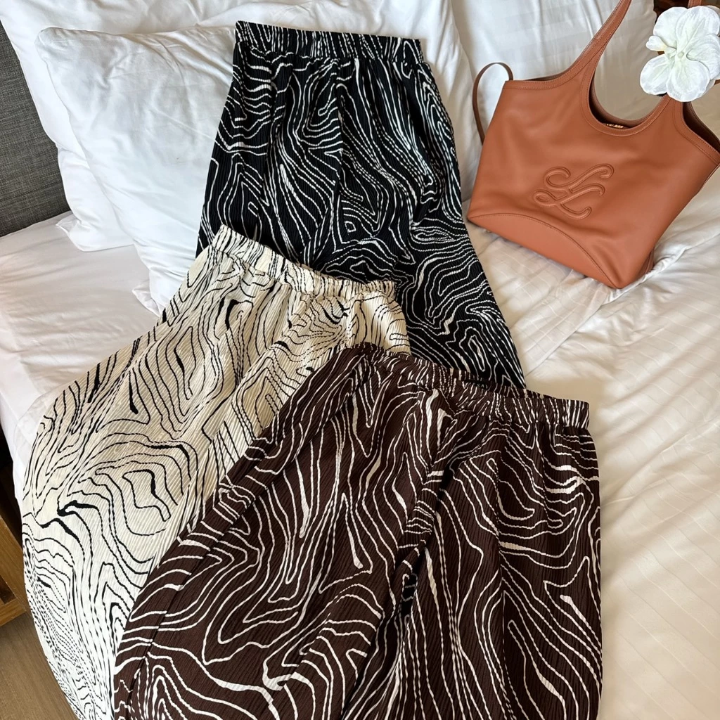 Pleat Pants-ขายาวอัดพลีท เนื้อผ้าใส่สบายพิมพ์ลายกราฟฟิก รุ่น P15 - Mesave