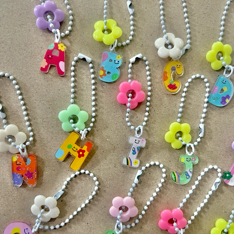 💐พร้อมส่ง พวงกุญแจตัวอักษรน่ารัก✨