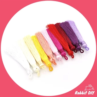 พู่ไหม ด้ายมัน ห่วงพันด้วยด้ายสีเดียวกัน ขนาด 8 ซม. มีหลายสี (แพ็ก 4 ชิ้น)