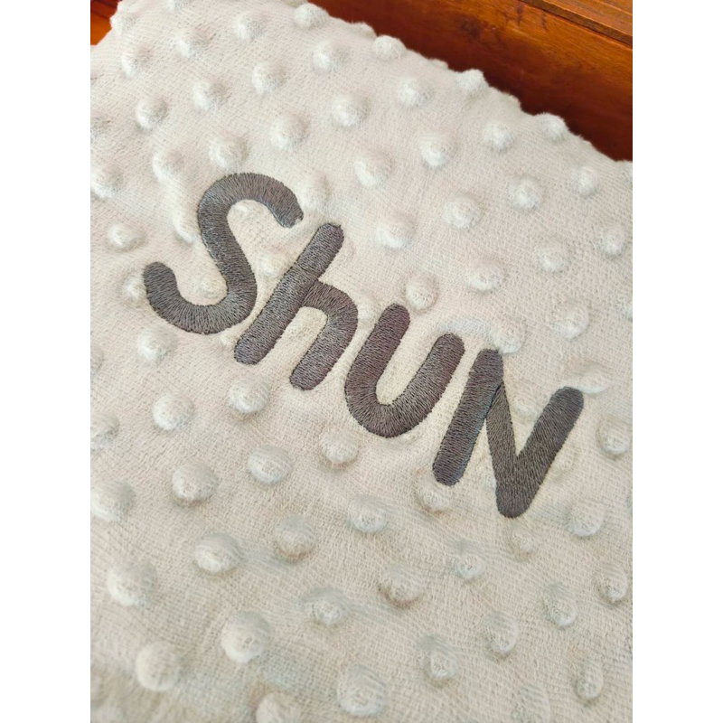 ผ้าห่มปักชื่อ -ราคารวมปักแล้ว *ปักแน่นผ้าไม่ย่น* - รูปที่ 2