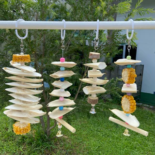 ของเล่นนก โมบายกระดองหมึก เสริมแคลเซียม สินค้าไทย (organic cuttlebone hanging) bird toys