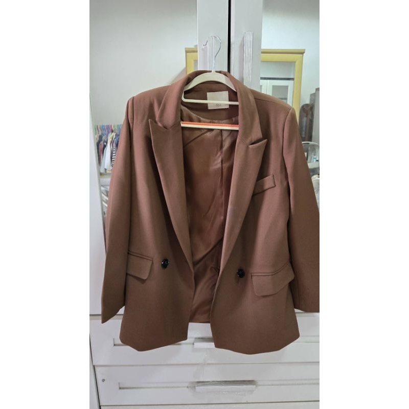 เสื้อสูท สีโกโก้ ร้าน menar studio (oversize)