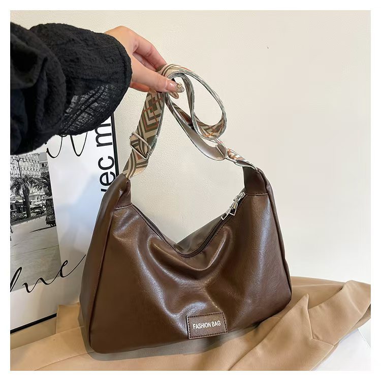 B-1802🔥พร้อมส่ง กระเป๋าสะพายข้างสําหรับผู้หญิง สไตส์นี้เท่มาก หนังPU แฟชั่นมาใหม่ แฟชั่นฤดูใบไม้ผลิต ฮิตมากตอนนี้
