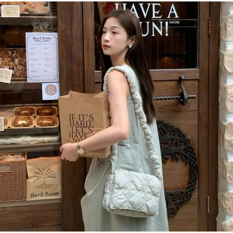 Carlyn Luke  ของแท้ 100%  💯 จาก Shop เกาหลี มีของพร้อมส่ง *★.• *★