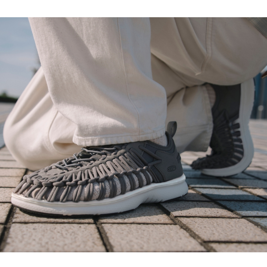 Keen รองเท้าผู้ชาย รุ่น Men's UNEEK O3 (STEEL GREY/STAR WHITE)