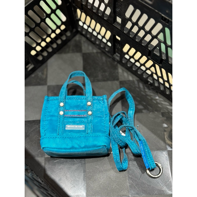 พร้อมส่ง Beyond the Vines Crunch Carry All 0.1 BTV กระเป๋า ผ้า ไนลอน กันน้ำ เล็ก mini Bag