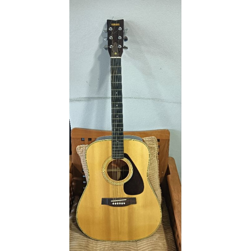 Acoustic Guitar YAMAHA FG-151