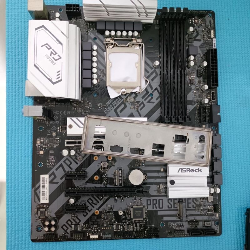 บอร์ด Asrock+cpu i3 10100f+ram16gb
