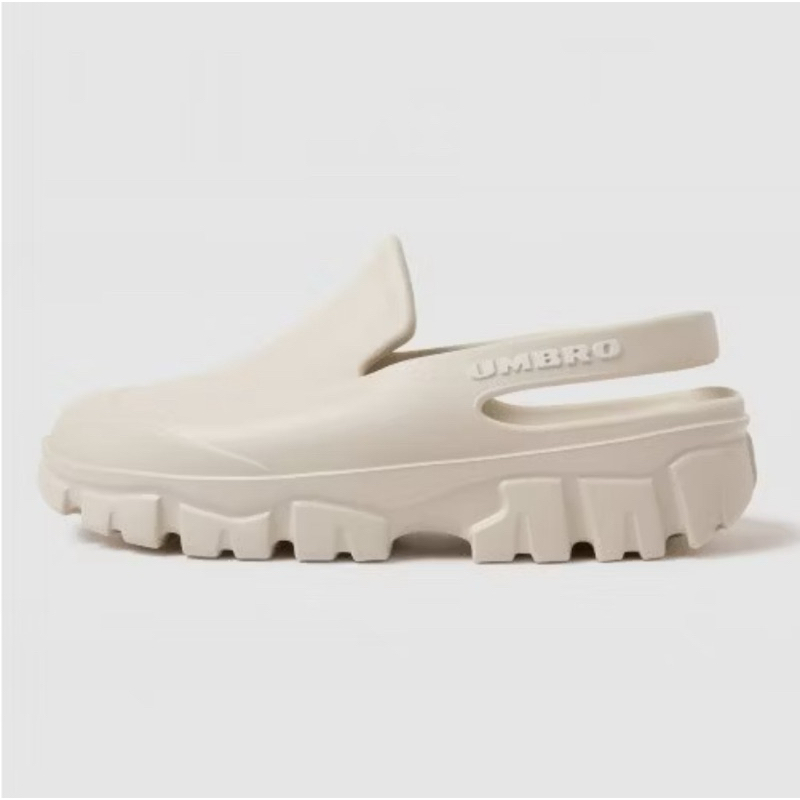 ส่งต่อ รองเท้า umbro topi สี beige 240 mm