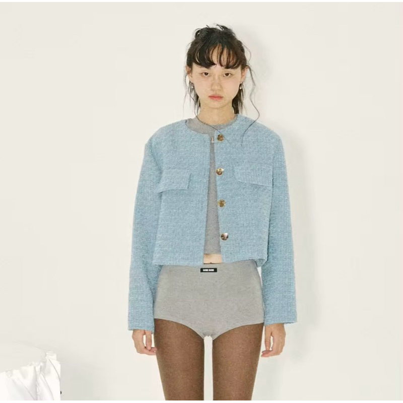 ส่งต่อ BNK MILAN TWEED JACKET เสื้อคลุมผ้าทวีต แต่งดีเทลกระเป๋า มาพร้อมอะไหล่กระดุมโลหะ สีBLUE JEANS