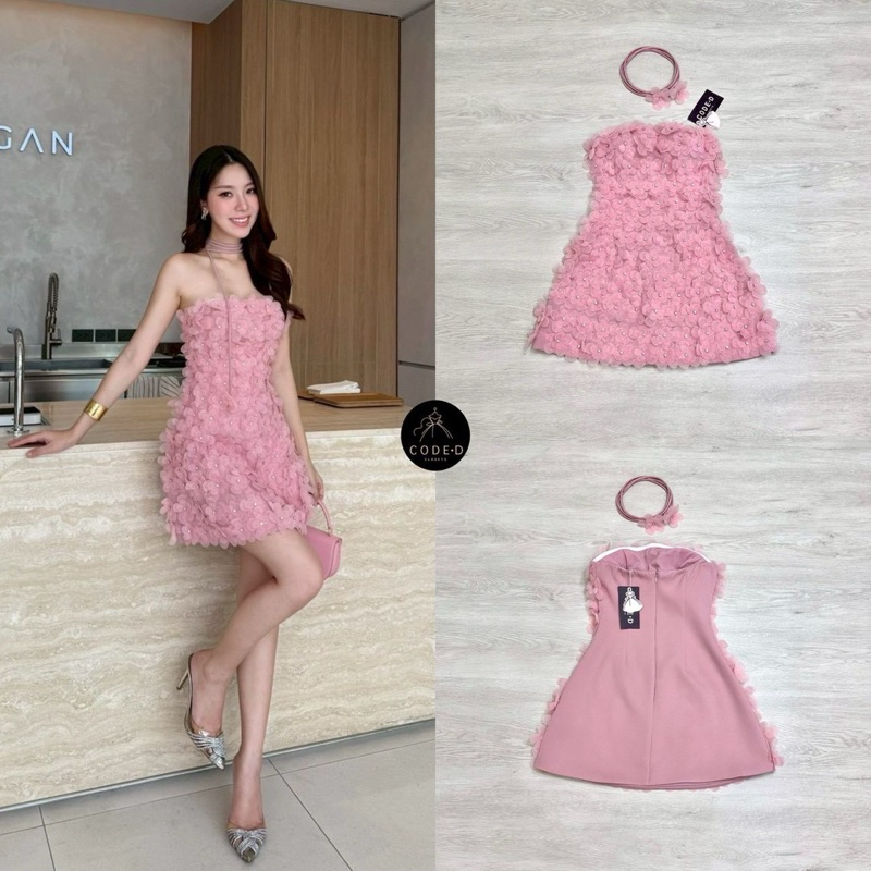 มินิเดรส เกาะอก สีชมพู ด้านหน้าแต่งดอกไม้3Dแบรนด์ CODE-D CLOSETS
