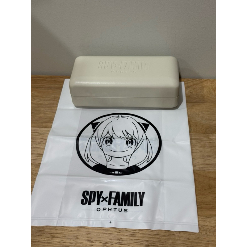 OPHTUS SPY x FAMILY กล่องใส่แว่น สีครีมน่ารักมาก มือ 1