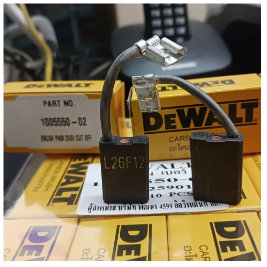 DEWALT แปรงถ่าน สกัดไฟฟ้าใช้กับรุ่น D25899K,D25901K,D25961K ( 100550-02 ) ใช้ประกอบงานซ่อมอะไหล่แท้